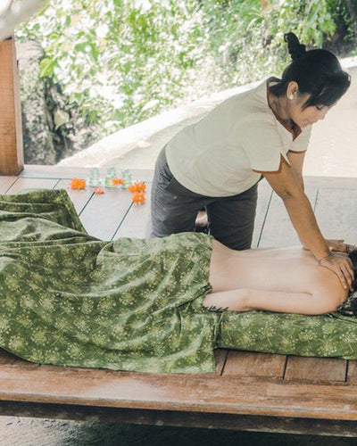 Draining or slimming massage with Ginger Green Tea shea butter