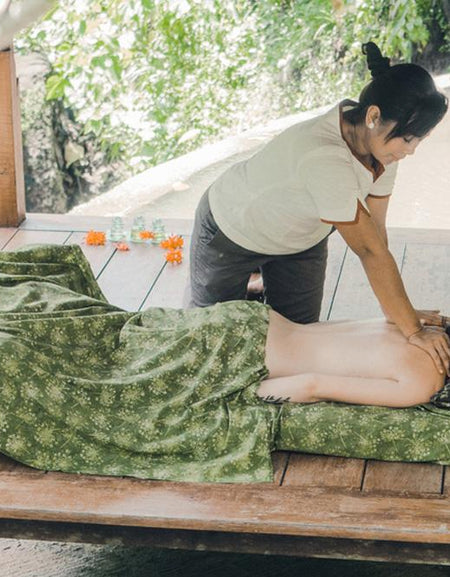 Draining or slimming massage with Ginger Green Tea shea butter